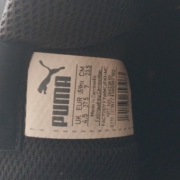 Women's Pumas🖤🤎Black and Gold Low cut Tennis shoes size 7 - Picture 4 of 4